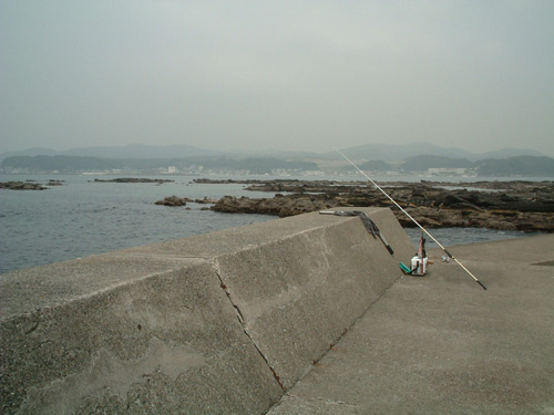 長井漁港堤防白灯