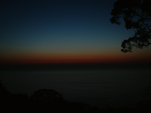 海の夜明け